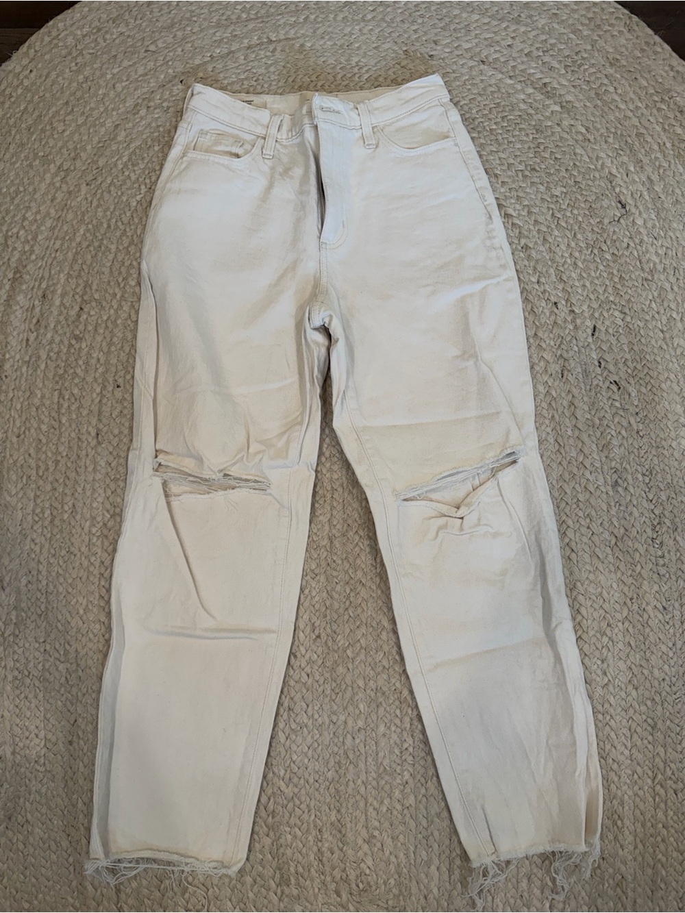 Universal Thread White Straight-Leg Distressed Jeans